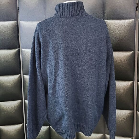 Oscar De LaRenta sweater  - Picture 5 of 7